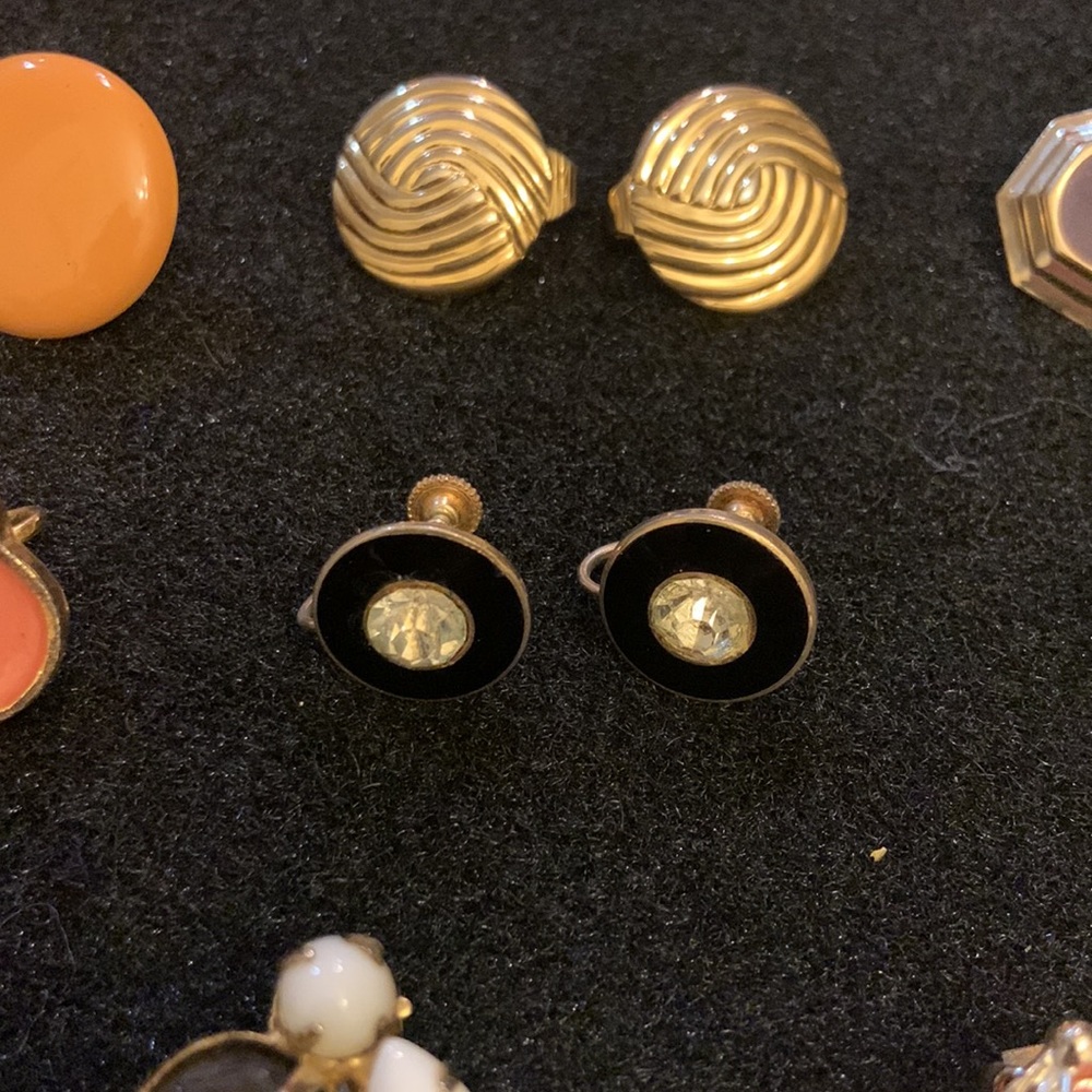 Vintage fun clip on or screw on earrings.‎ 9 pairs metal, enamel, plastic, beads - Picture 5 of 7